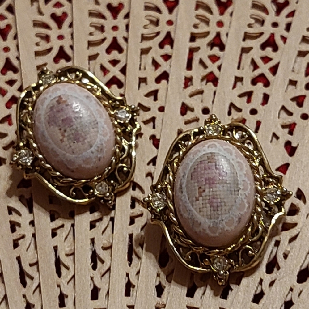 Clip on Earring very faded picture on these earrings - Picture 16 of 17